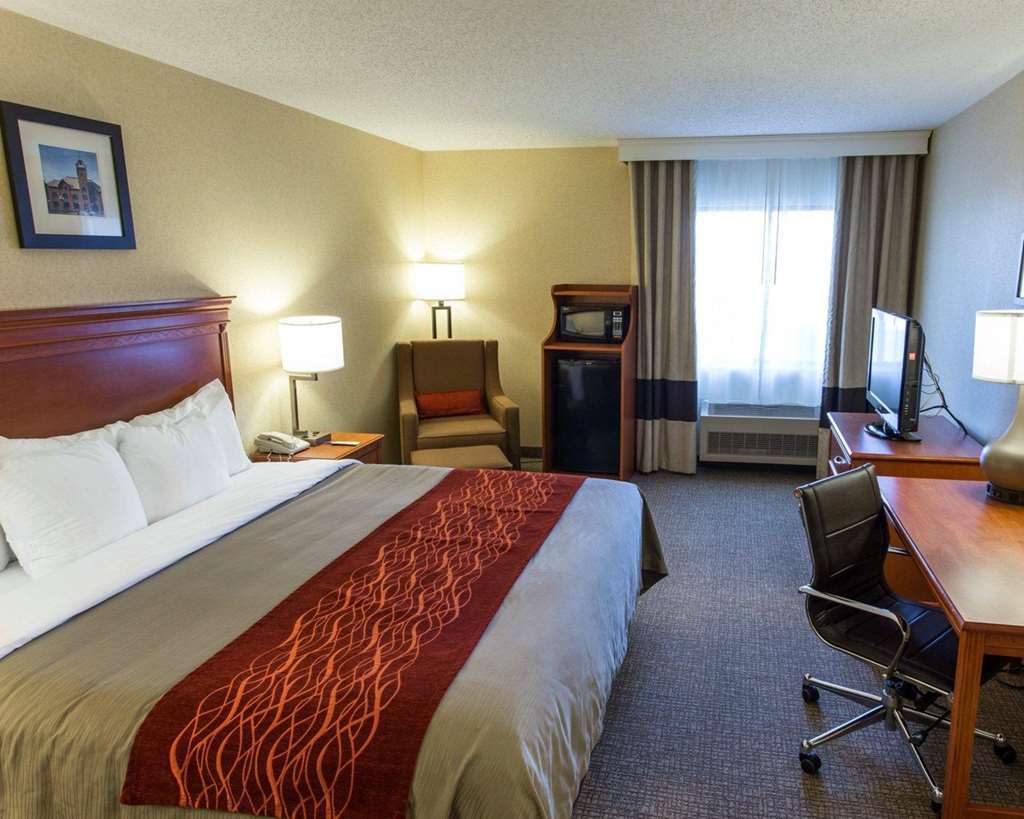 Quality Inn I-25 Pueblo Room photo