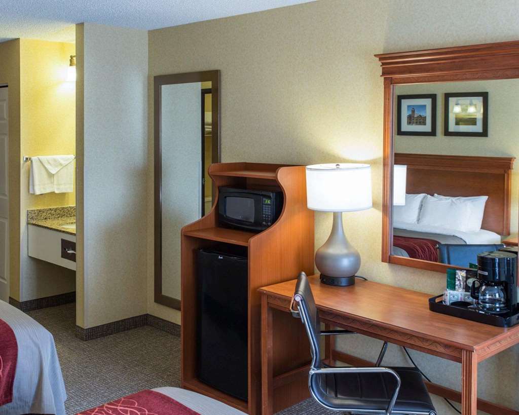 Quality Inn I-25 Pueblo Room photo